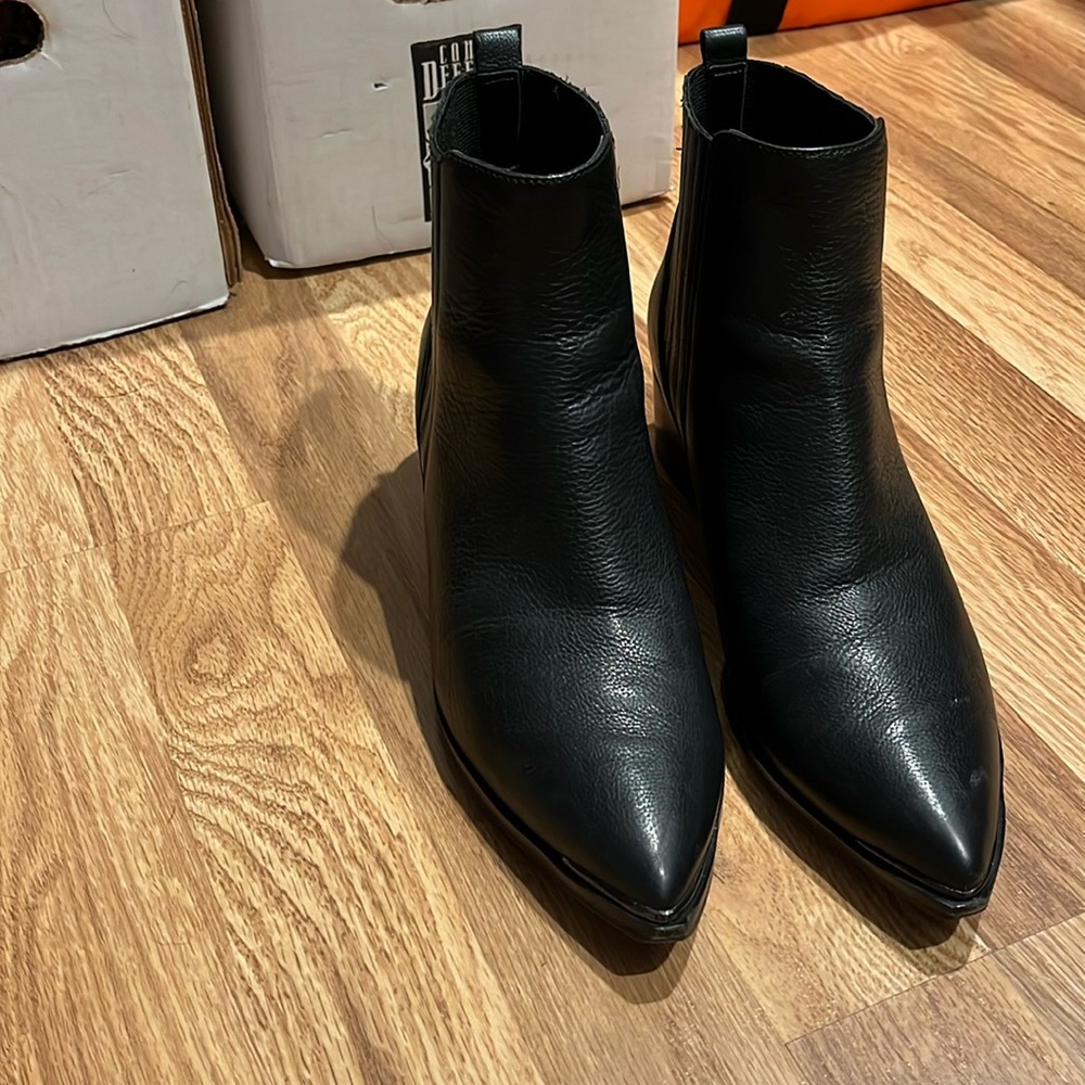 Marc Fisher yommi Chelsea bootie, size 7.5